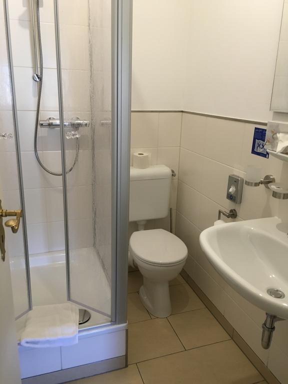 Dreibettzimmer mit Balkon